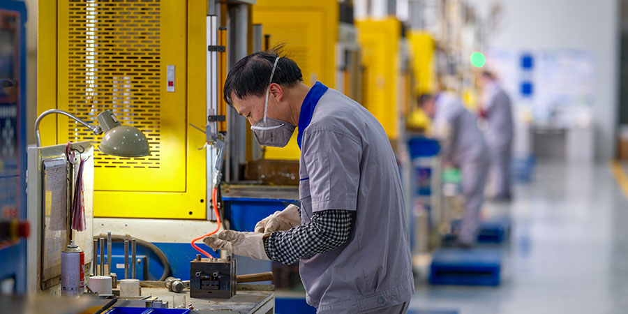 plastic injection molding factory 10