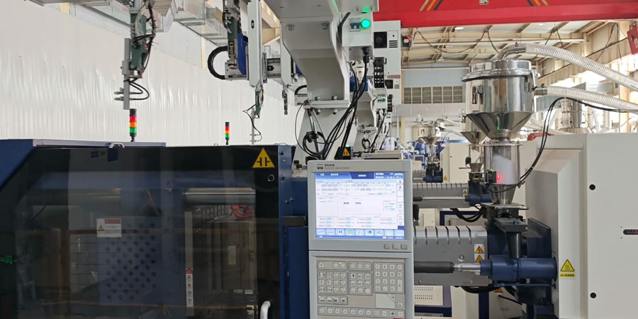 plastic injection molding factory 2