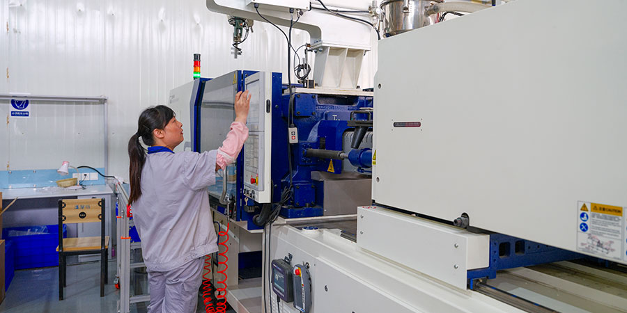 plastic injection molding factory 6